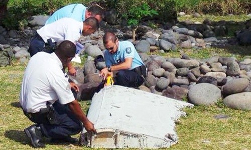 France : le débris retrouvé à La Réunion appartient  au vol MH370 - ảnh 1